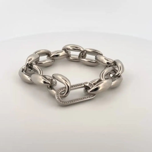 Chunky silver link bracelet in stainless steel 316L with bold oversized links and rectangular clasp.