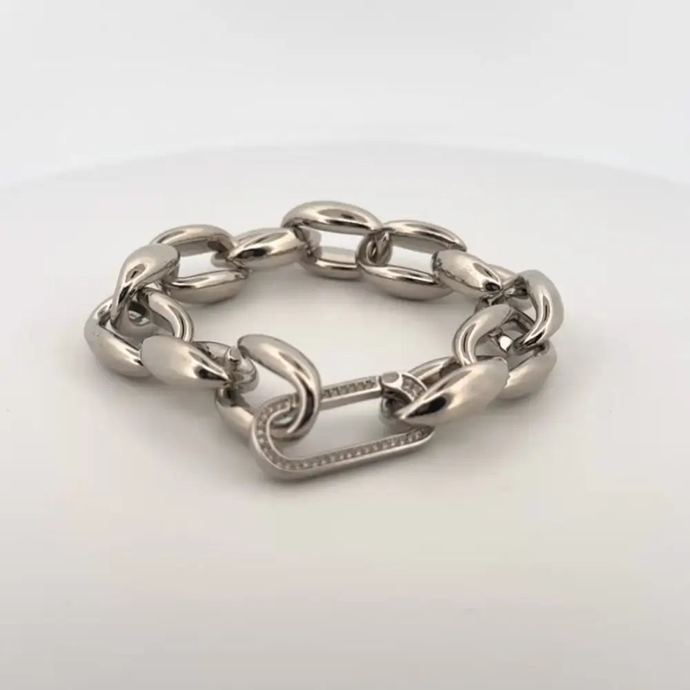 Chunky silver link bracelet in stainless steel 316L with bold oversized links and rectangular clasp.