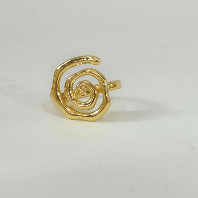 Adjustable 18K gold ring with elegant spiral design"
"18K gold spiral ring, adjustable and modern"
"Contemporary gold ring with spiral design, adjustable to any size"
"18K gold spiral design ring, perfect for all occasions"