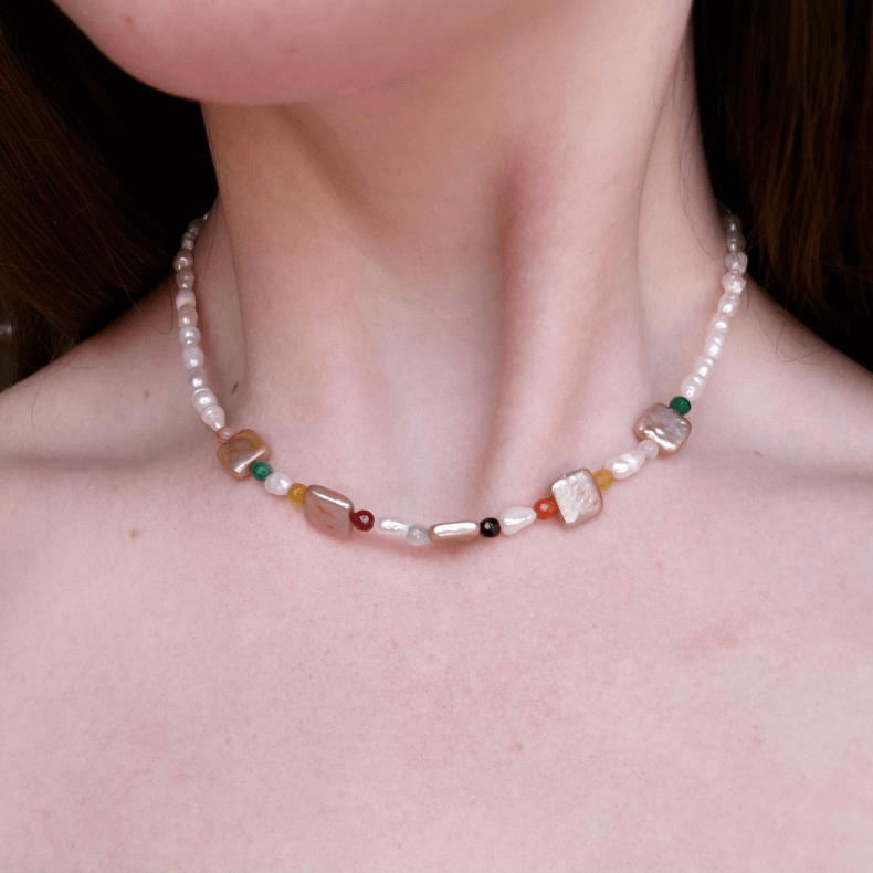 Freshwater pearl choker - Mother of pearl necklace - Agate stone jewelry - Handmade choker - Elegant pearl choker - Natural stone necklace - Fashion choker - Pearl and gemstone accessory