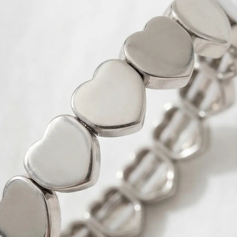 Elegant heart stretch bracelet for women in gold or silver, elastic beaded minimalist bracelet.